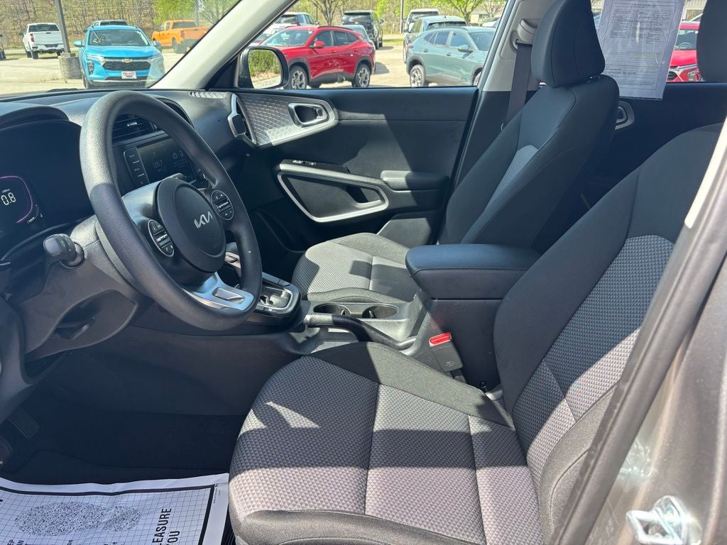 2024 Kia Soul LX - Photo 19