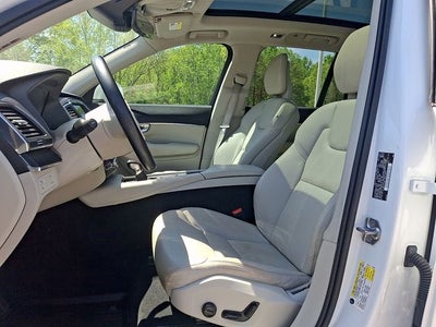2020 Volvo XC90 T6 Momentum