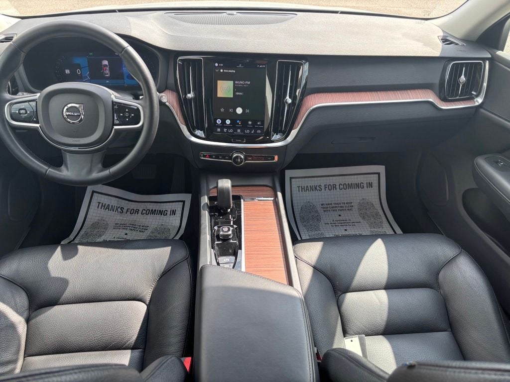 2025 Volvo V60 Cross Country B5 Plus
