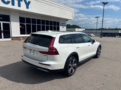 2025 Volvo V60 Cross Country B5 Plus