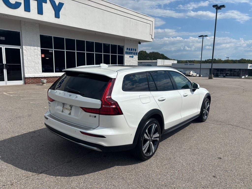 2025 Volvo V60 Cross Country B5 Plus